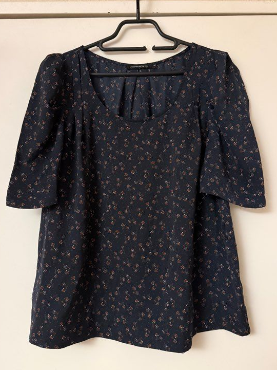 Blouse Monoprix bleu marine fleurie taille 38