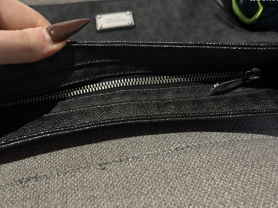 Rare MICHAEL KORS Signature Large Jet Set Travel Messenger Crossbody Folio Bag