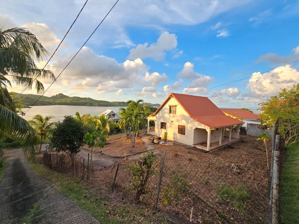 Villa f4 a renover vue panoramique sur la marina et ses ilets