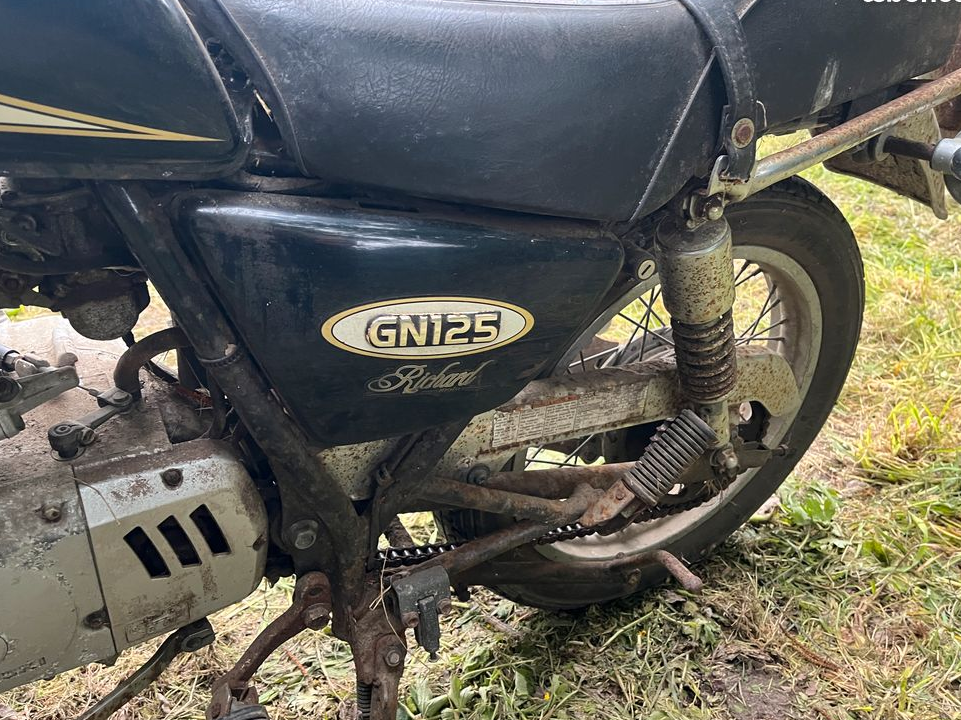 Moto suzuki GN125