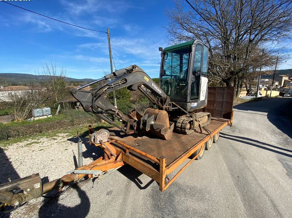 Mini pelle Volvo ec20C