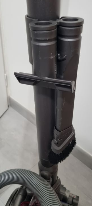 Aspirateur traineau dyson city DC26 carbon fibre sans sac traineau