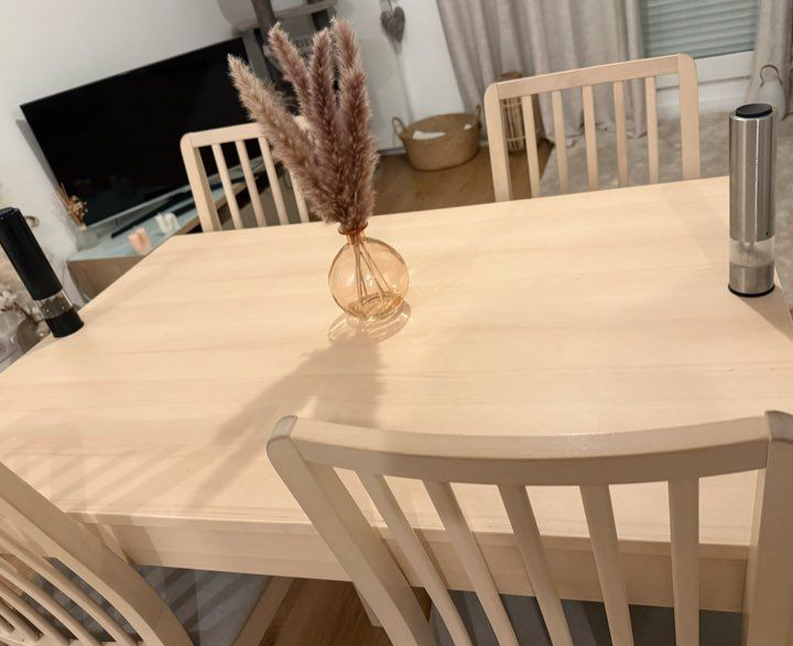 Table & chaises