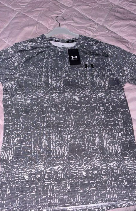 T-shirt Under Armour ( neuf )