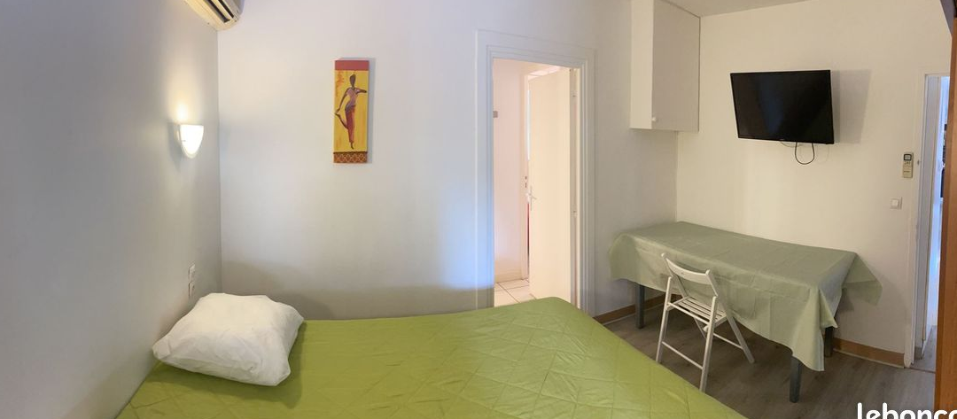 VILLA 160 m² - 11. Pers / a 5 mn plage- climatisé - 6 chambres - 5 salles de bains- 12 pers- PISCINE : 10 m x 5 m sur DOMAINE PRIVE de 6000 m² de verdure hors Lotissement,