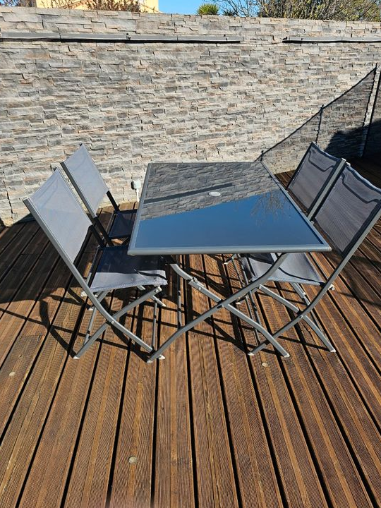 Ensemble table et chaises de jardin