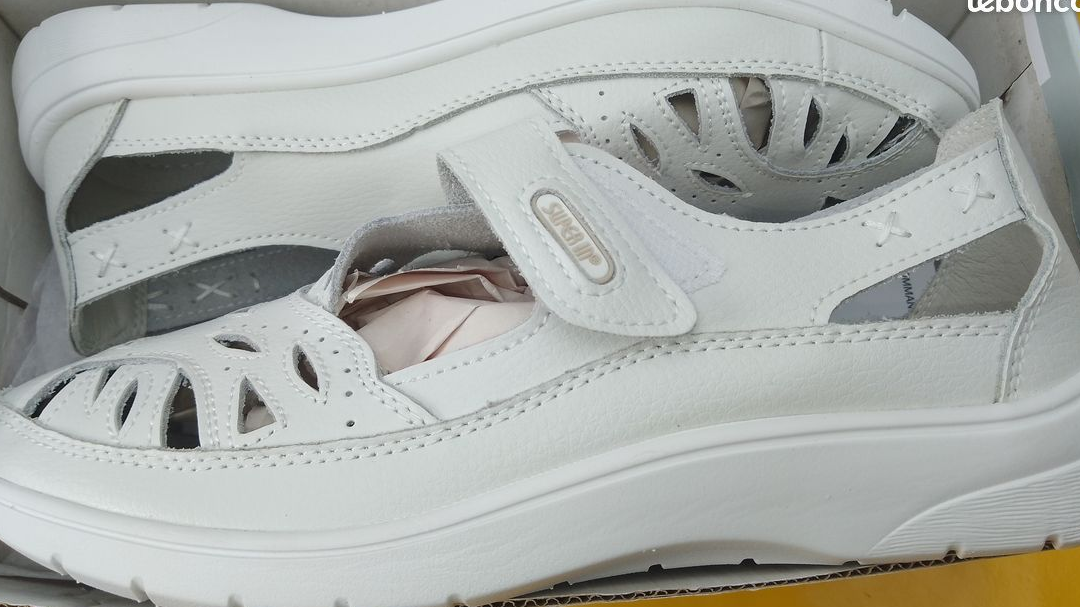 Sandales cuir blanc La bottine souriante P. 40