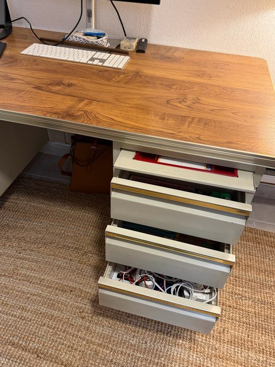 Bureau vintage en métal