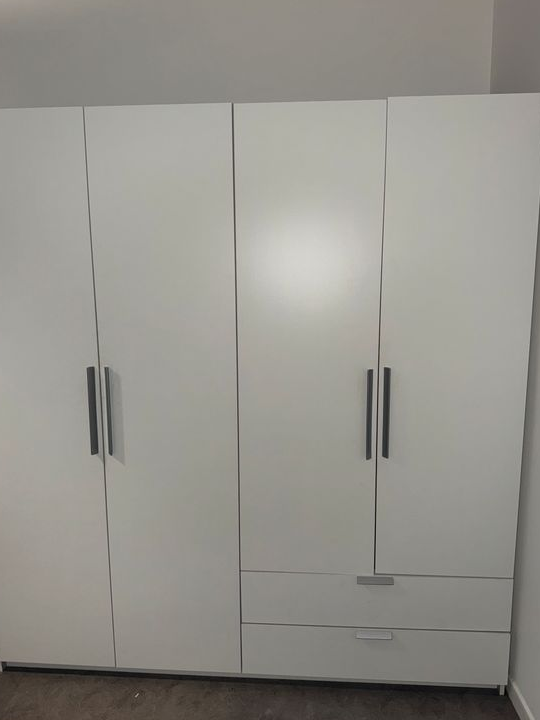 Grande armoire blanche 4 portes – très bon état