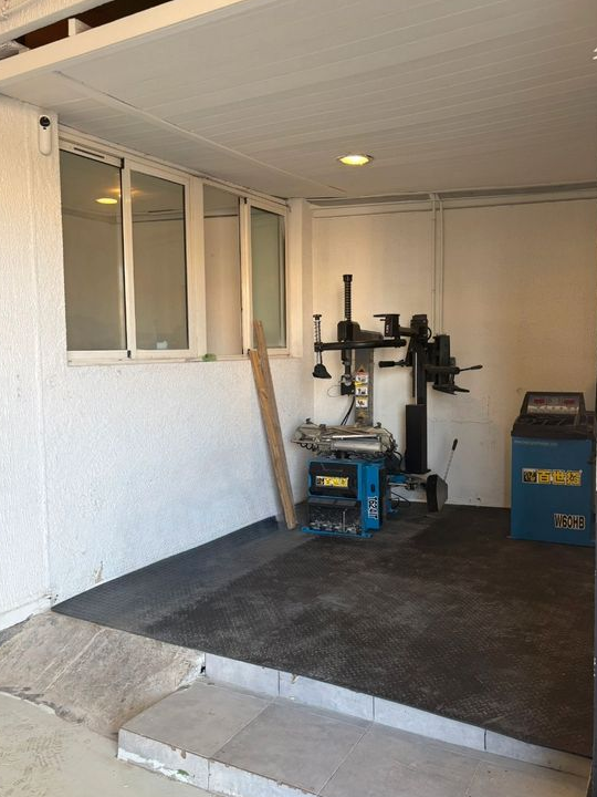 Fonds Garage Pneumatique