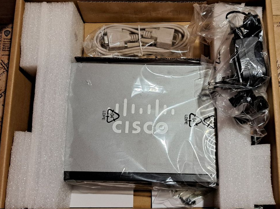 Switch Cisco SG300-10 8 ports Gigabit + 2 x SFP neuf