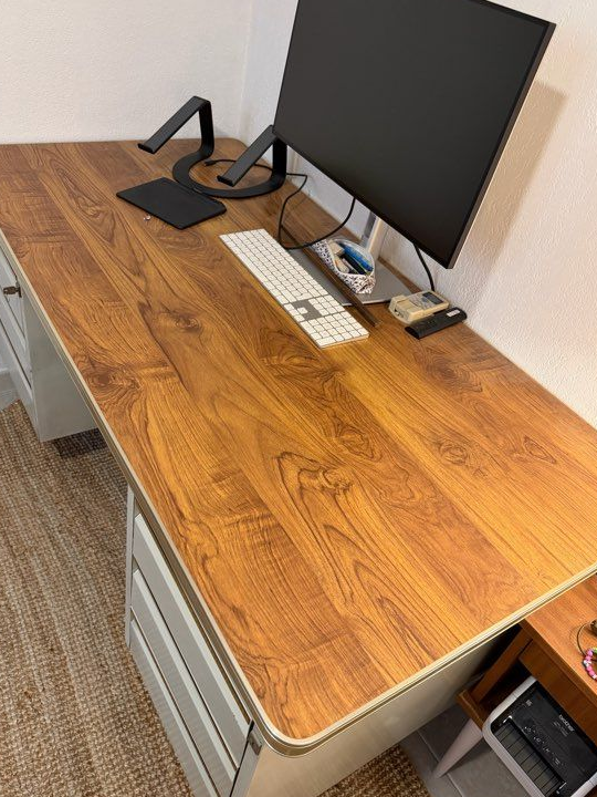 Bureau vintage en métal