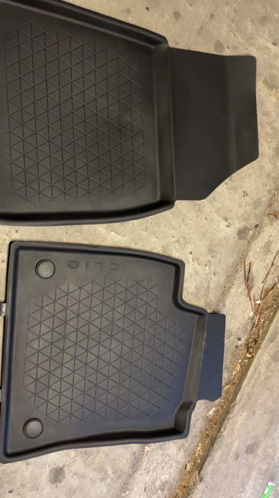 Jeu de tapis avant neuf plastique Renault Clio V