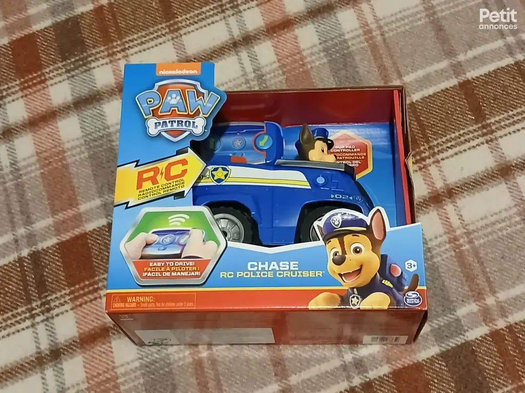 voiture télécommande paw patrol tout neuf jamais servi