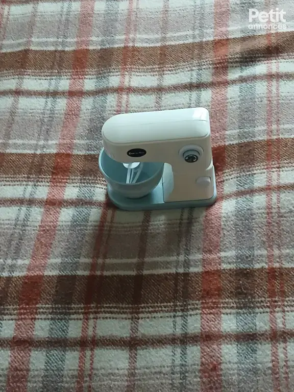 robot pâtissier très bon état complet