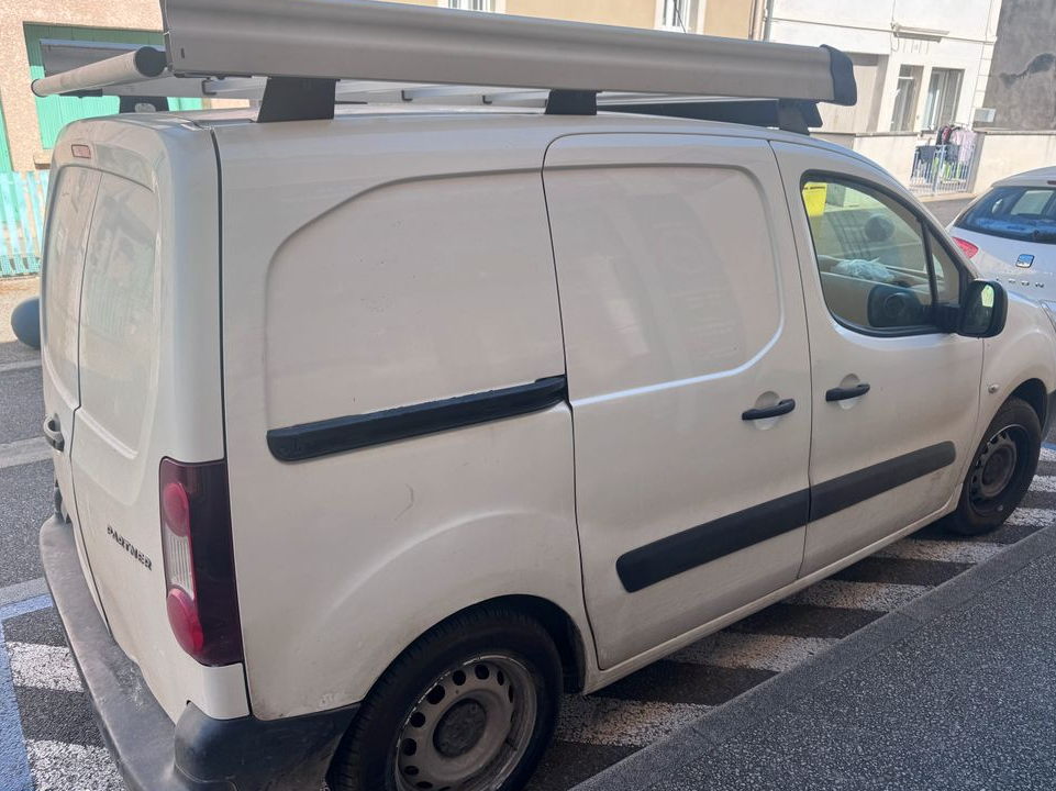 Peugeot Partner 2018 1.6 blue hdi 75 premium pack