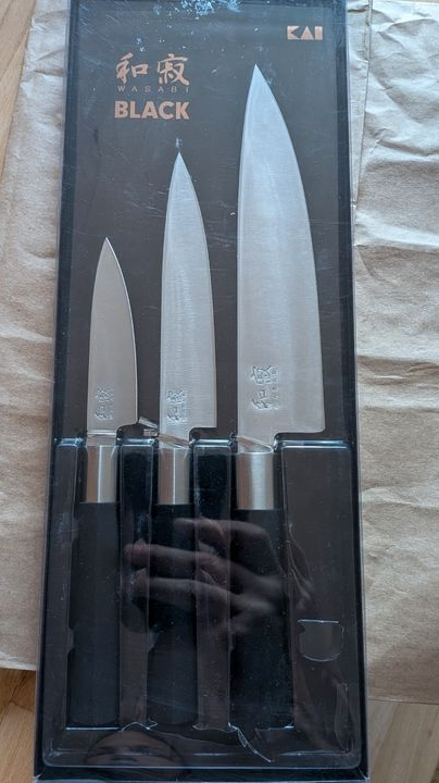 Coffret couteau japonais kai wasabi black neuf