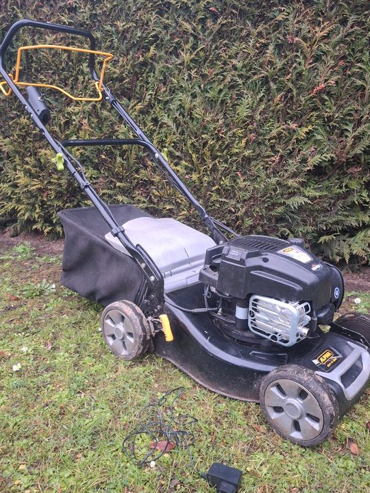 Tondeuse thermique tractée