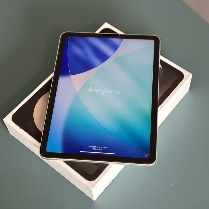 IPad Air 5 (2022) 64 Go Lumière stellaire + Smart Folio Apple