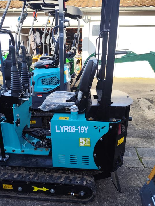 Mini pelle LYROMS 800kg Diesel