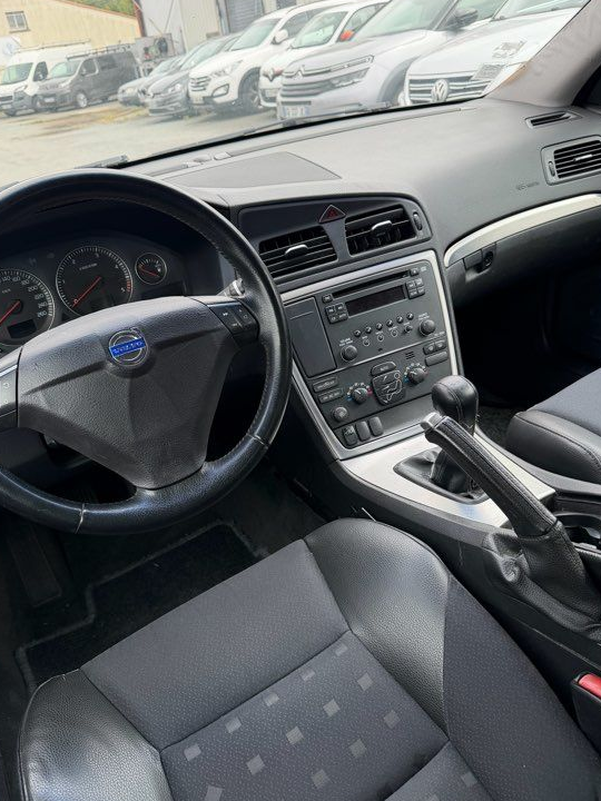 🔵 VOLVO S60 🔵 2,4 D 126ch Momentum