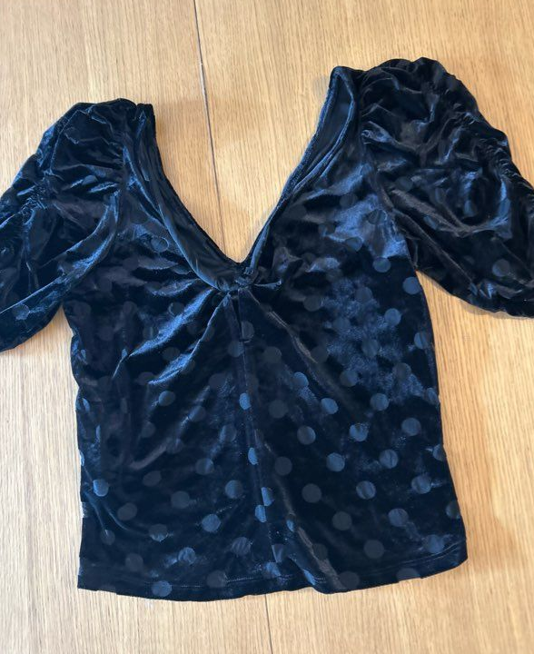 Top noir manches courtes Taille S Mango