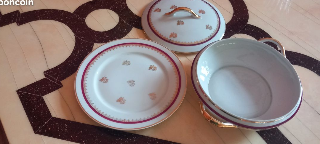 Service en PORCELAINE de LIMOGES DE 74 pièces