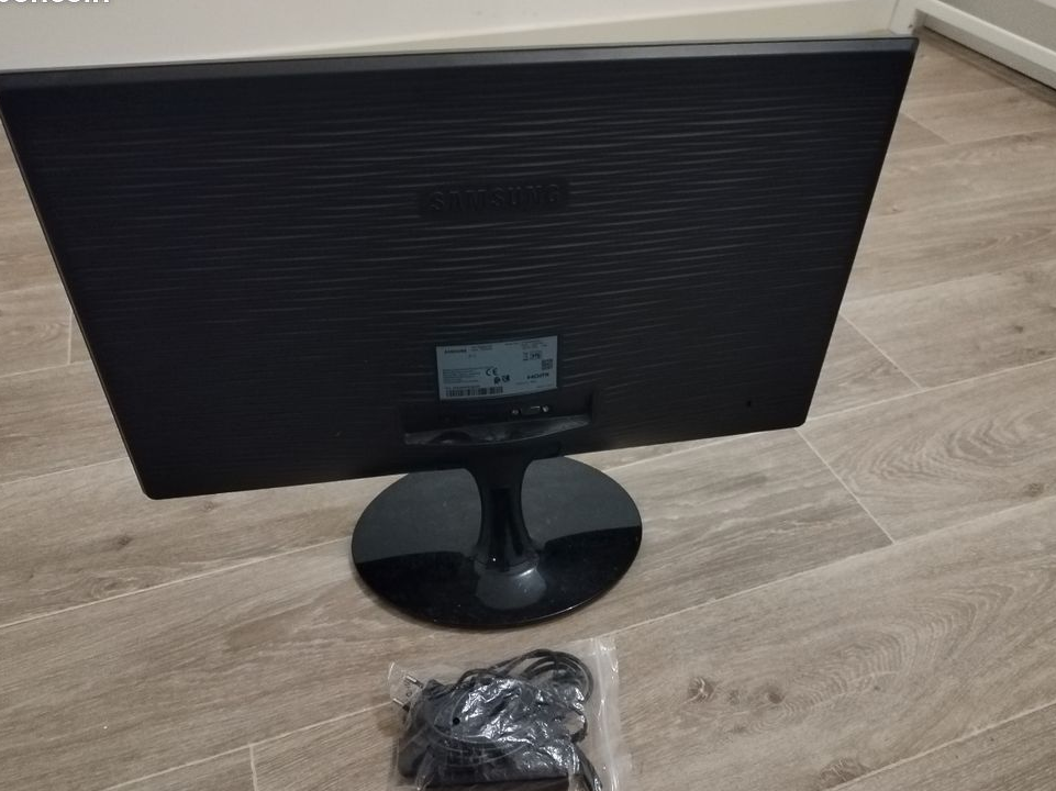 Écran Samsung S24D330H 24 pouces