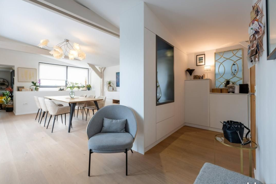 Studio 5 pièces 168 m²