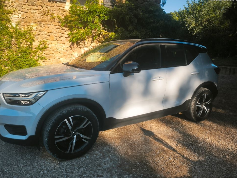 Volvo XC40 R DESIGN