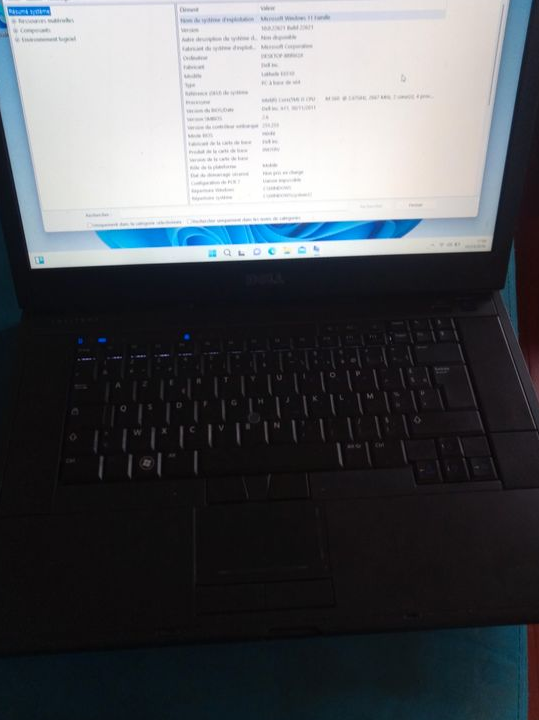 Bonjour je vends un ordinateur pc portable de marque dell ram 8 gigas bon état clavier rétro eclairé 
Batterie ok ++ 😜😜😜😜😜😜😜😜😜😱😱
