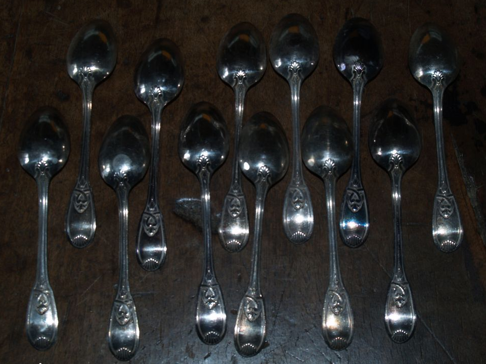 Coffret 12 petites cuilleres métal argenté TBE