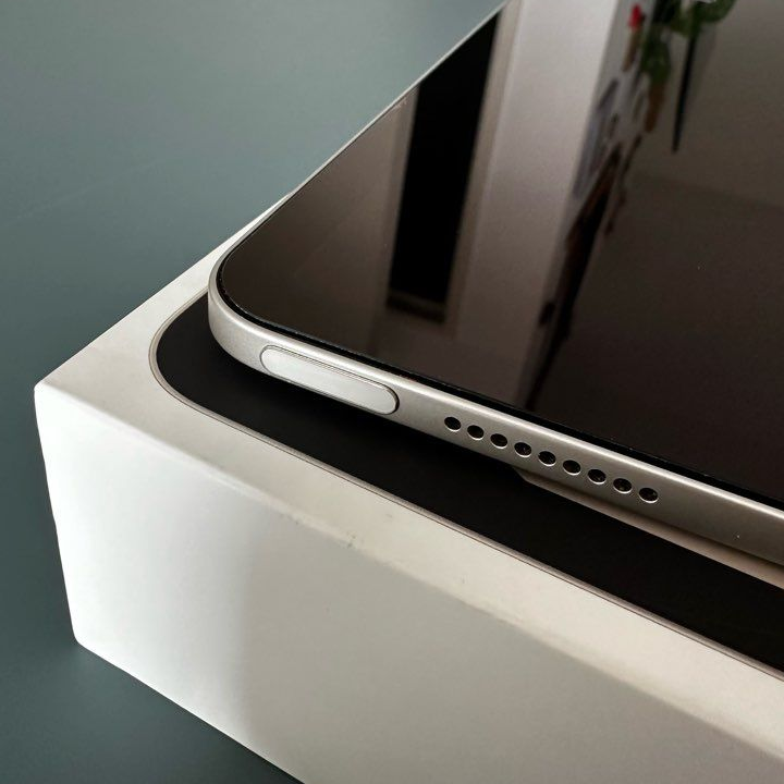 IPad Air 5 (2022) 64 Go Lumière stellaire + Smart Folio Apple