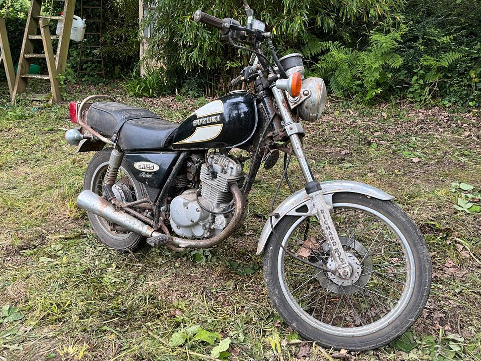 Moto suzuki GN125