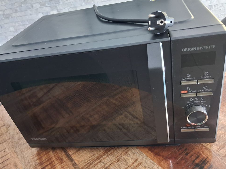 Micro-ondes grill vintage digital Toshiba 900 w état neuf