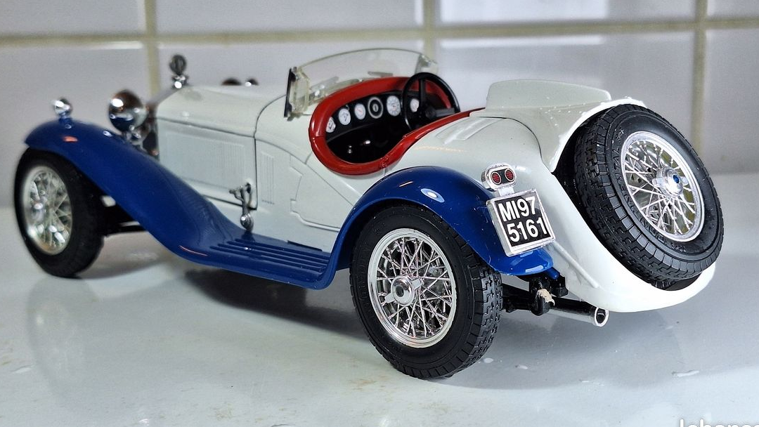 Voiture miniature Collection Alfa Romeo Burago 1/18