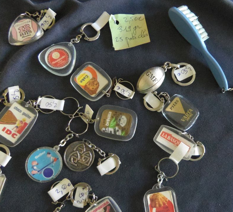 Porte Clés Vintage – ± 25 Pièces - Toutes Marques - Lot N° 4