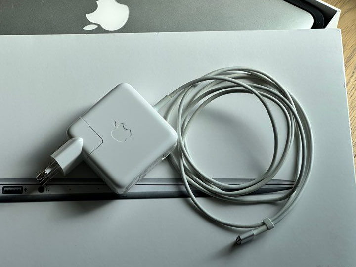 MacBook Air 13” i5, 8 Go RAM, SSD 128 Go, Très bon état Silver Argent