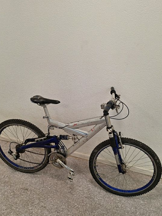 Vélo mixte suspendu italien