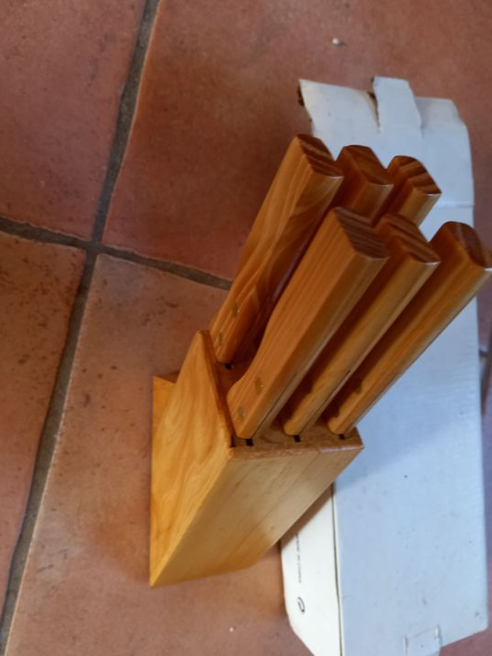 6 couteaux en bois