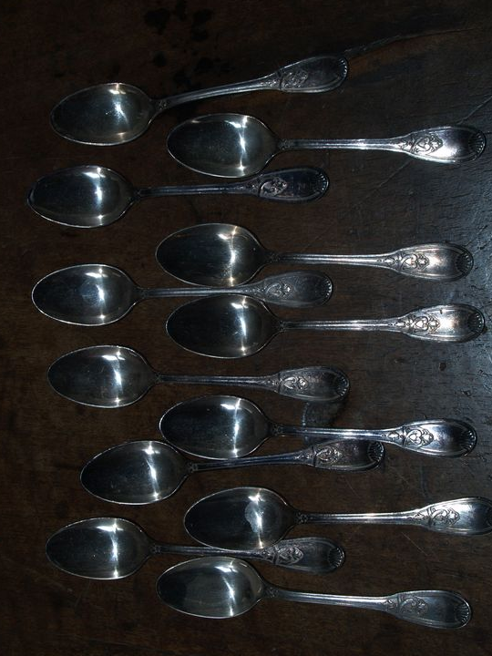 Coffret 12 petites cuilleres métal argenté TBE