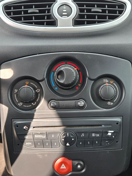 Renault clio III de 03/2012 87 497 km CT a jour entretien effectuée