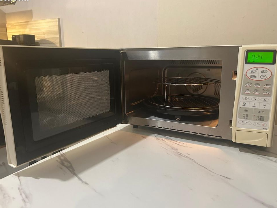 Micro-ondes Sharp fonction Grill 900W