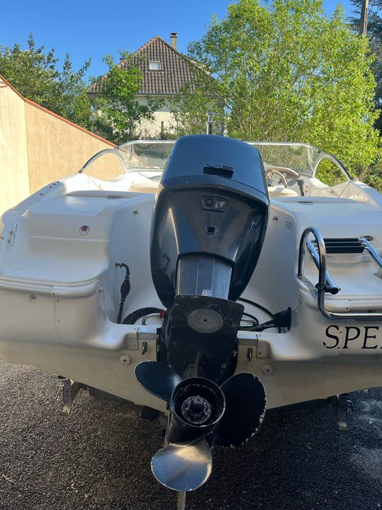 Bateau prêt à naviguer Hors bord Glastron 150 chevaux