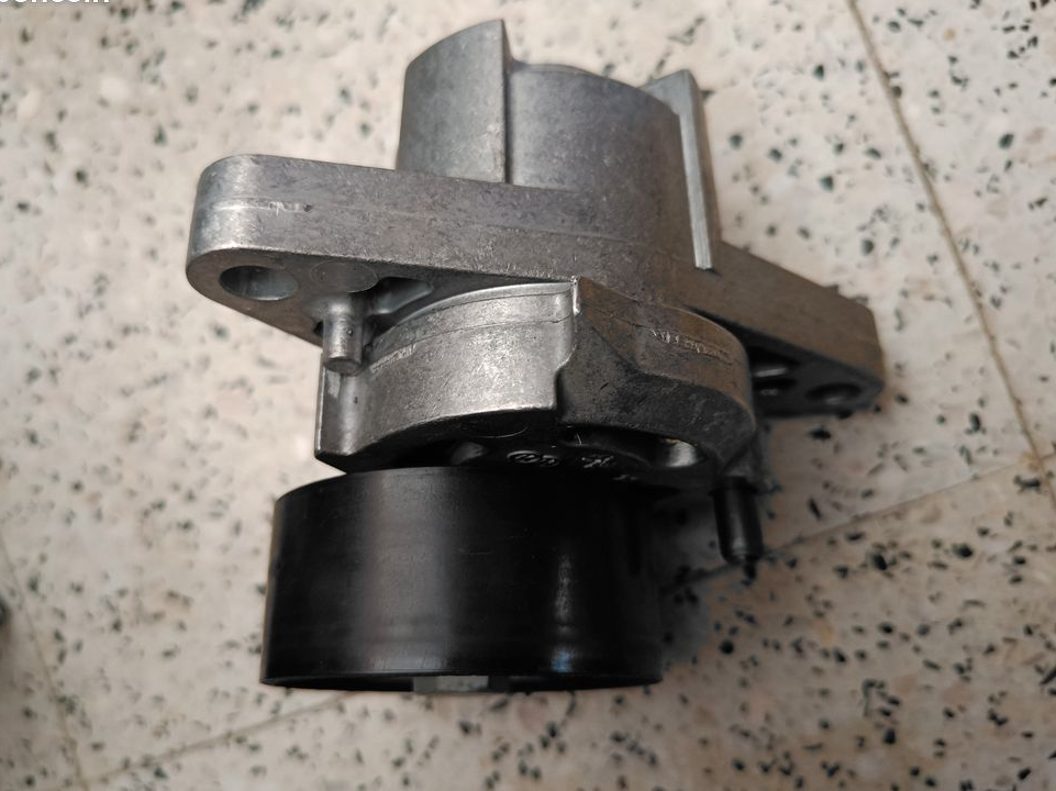 Galet tendeur courroie accessoire neuf Renault Nissan Dacia
