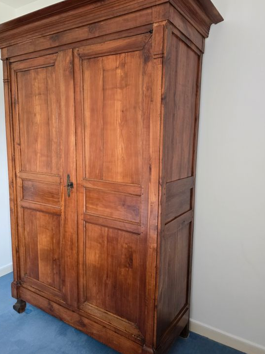 Armoire ancienne en noyer – Bon état – Beaucoup de charme