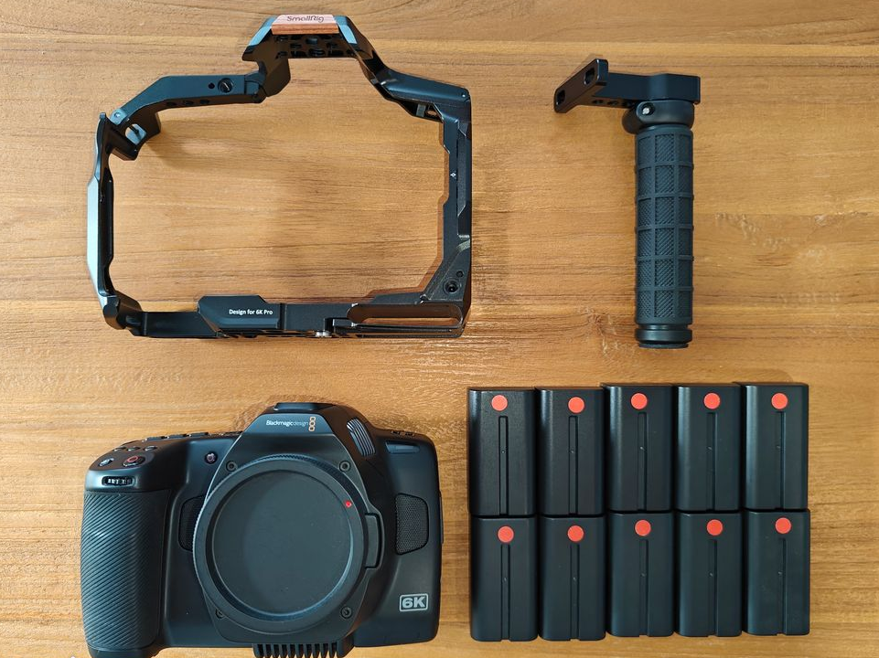 Caméra BMPCC 6K PRO + Cage + Poignée + 10 Batteries - Excellent état
