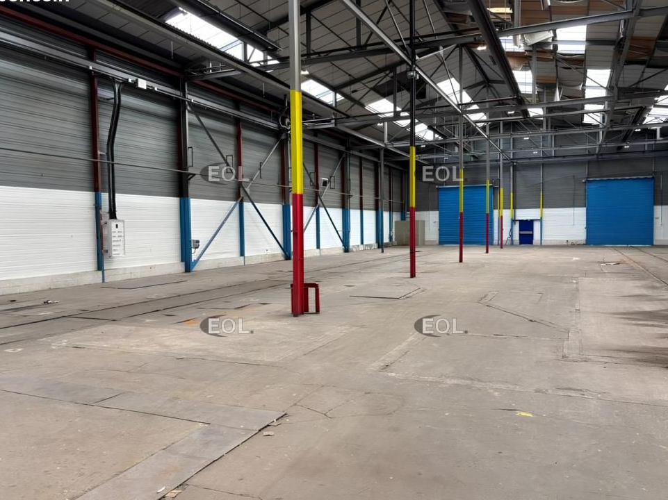 Local d'activité 1 600 m²