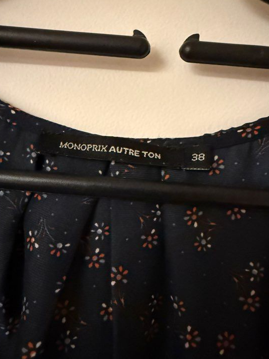 Blouse Monoprix bleu marine fleurie taille 38