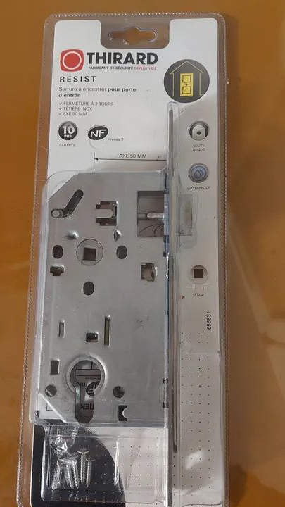 Serrure à encastrer pour porte d'entrée Réversible